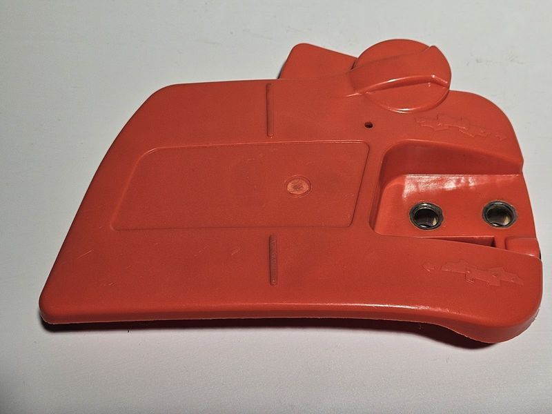 Кришка шини в зборі для бензопили Hus 235, 236, 240 CL-H240-ASSY фото