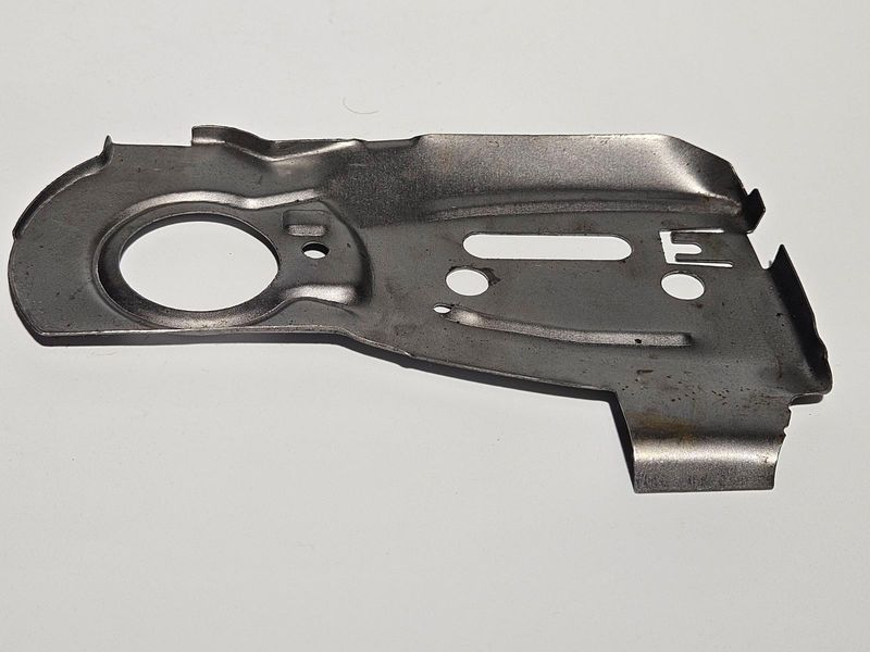 Пластина картера для бензопил Hus 340, 345, 350 CRANKCASE-PLATE-HUS340350 фото